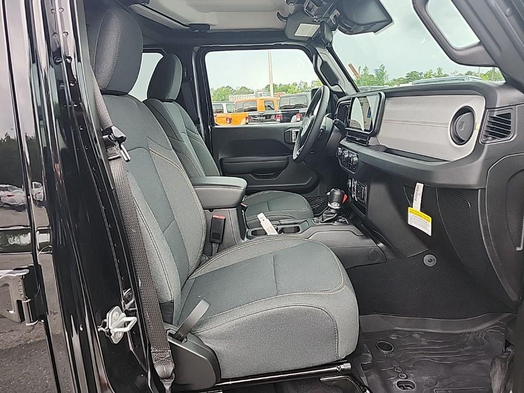 new 2025 Jeep Gladiator car, priced at $42,607