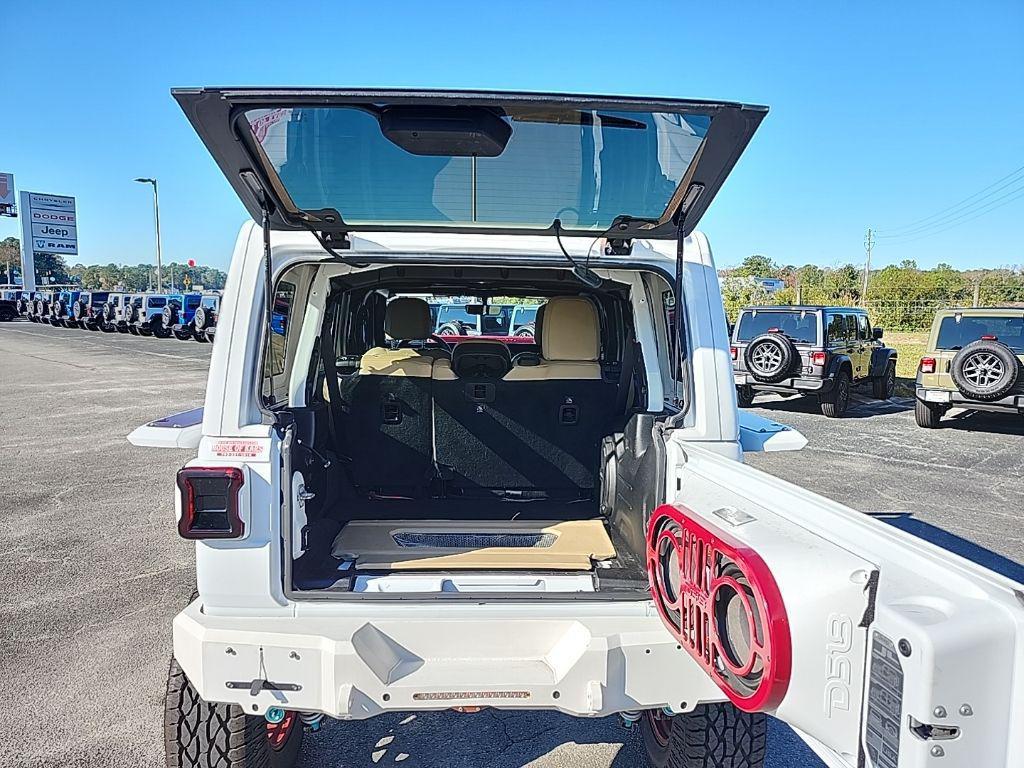 used 2018 Jeep Wrangler Unlimited car, priced at $32,995