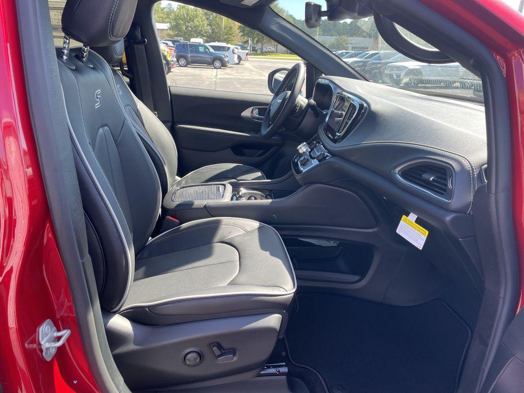 new 2026 Chrysler Pacifica car, priced at $50,575