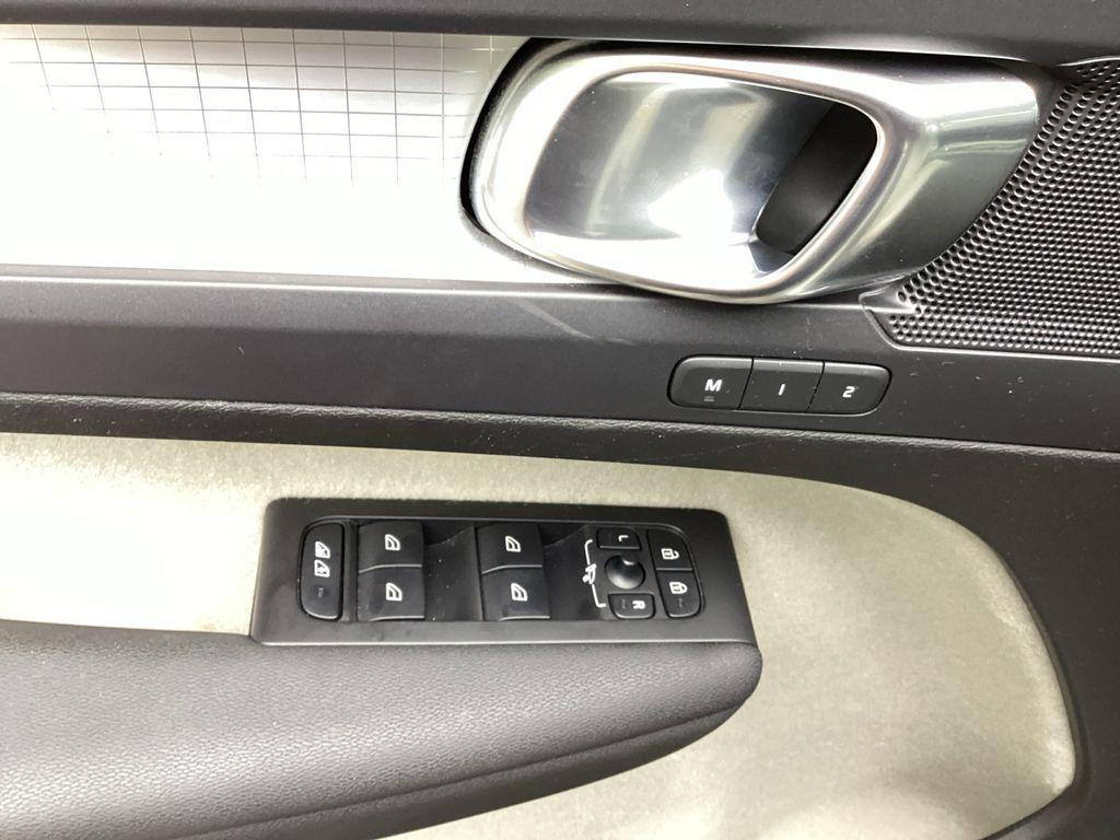 used 2020 Volvo XC40 car, priced at $21,895