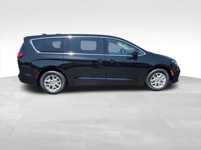 new 2024 Chrysler Pacifica car, priced at $40,450