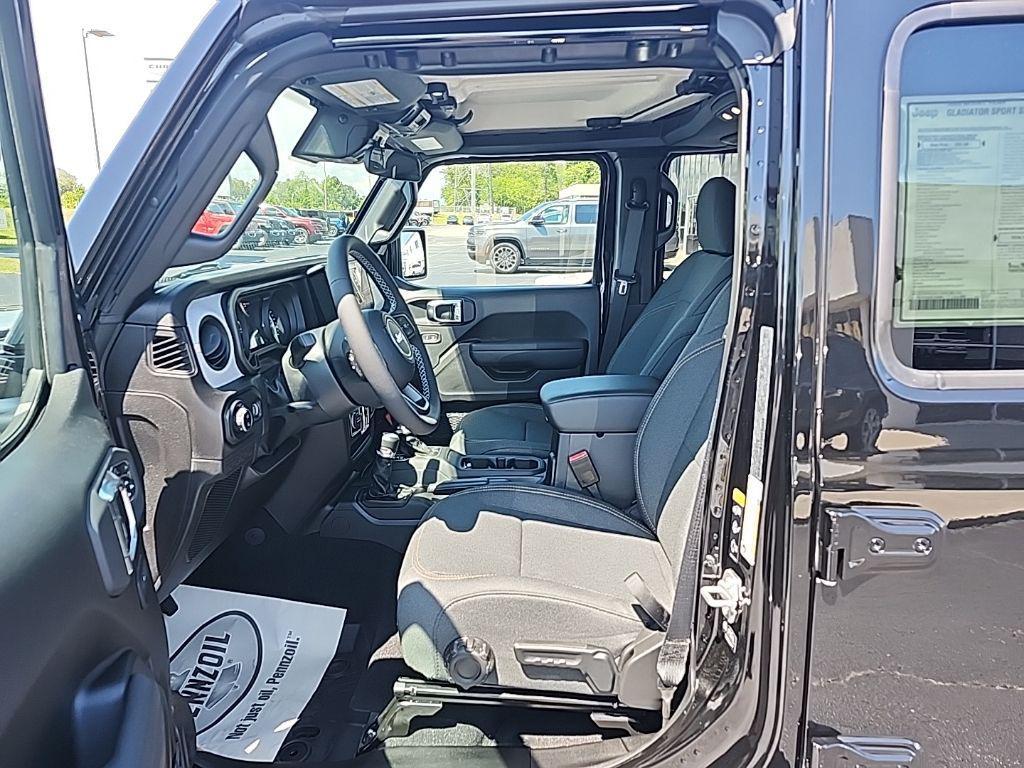 new 2025 Jeep Gladiator car, priced at $42,607