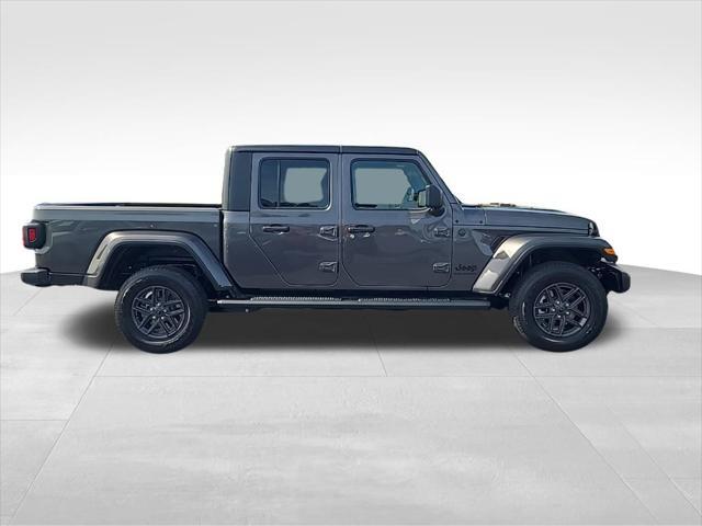 new 2024 Jeep Gladiator car, priced at $45,250