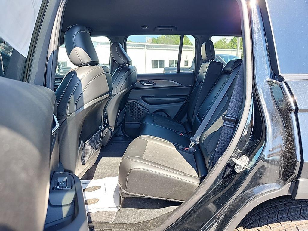new 2025 Jeep Grand Cherokee car, priced at $37,680