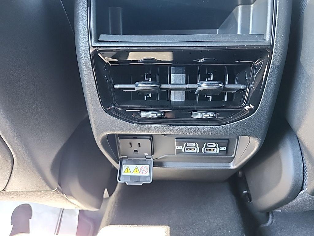 new 2025 Jeep Grand Cherokee car, priced at $37,680