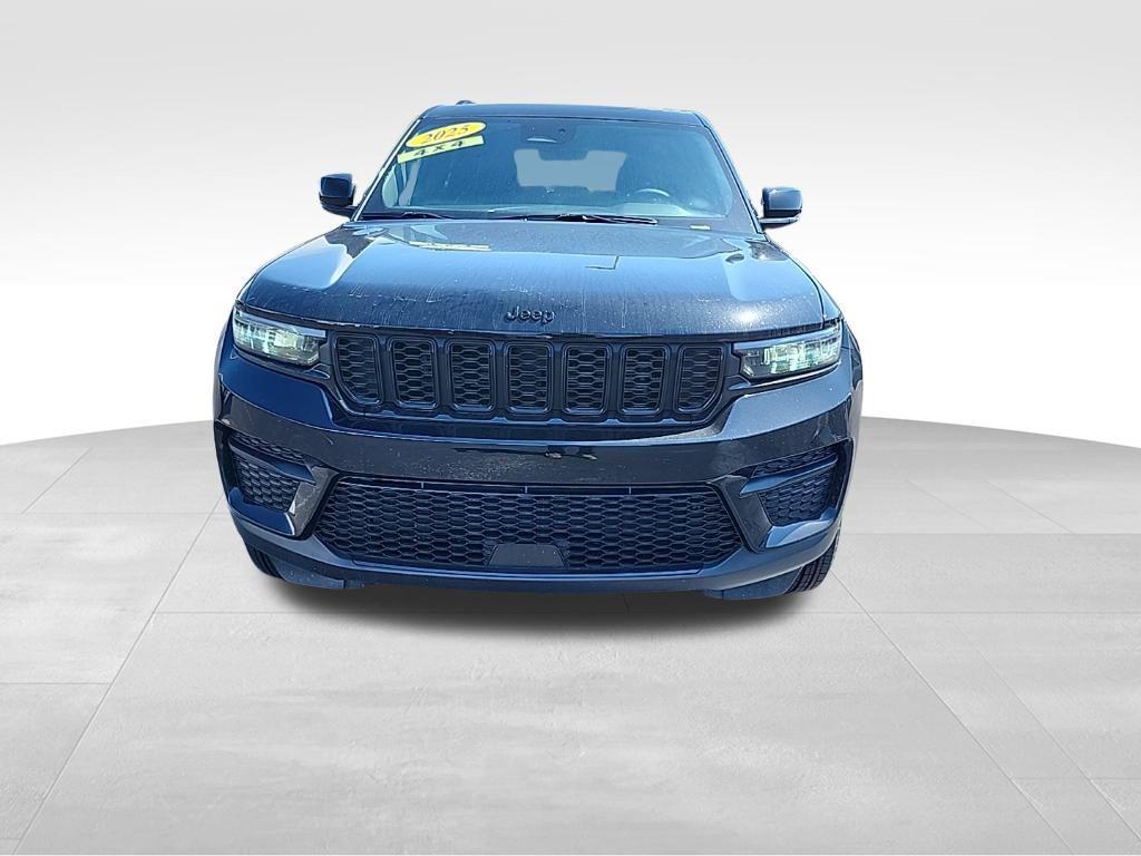 new 2025 Jeep Grand Cherokee car, priced at $37,680