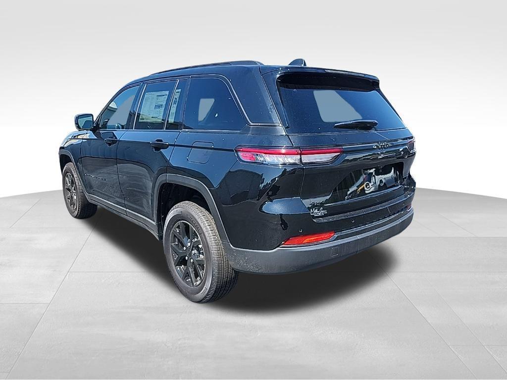 new 2025 Jeep Grand Cherokee car, priced at $37,680