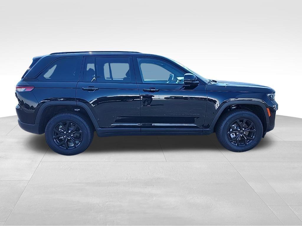 new 2025 Jeep Grand Cherokee car, priced at $37,680