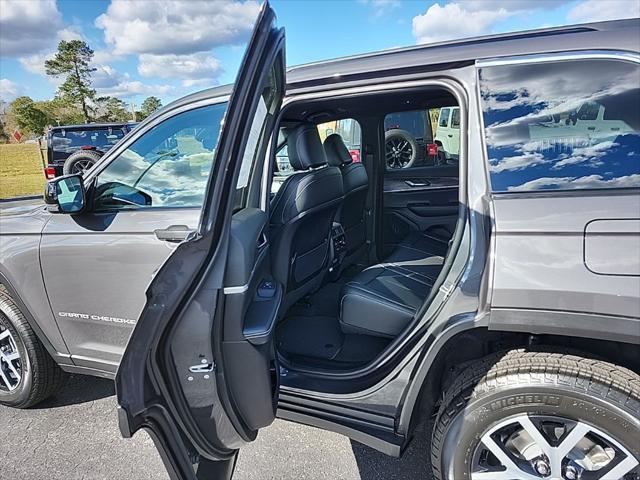 new 2025 Jeep Grand Cherokee car, priced at $48,290