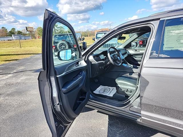 new 2025 Jeep Grand Cherokee car, priced at $48,290