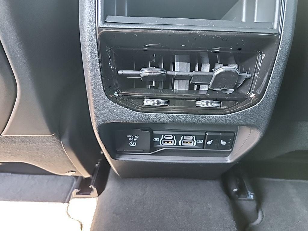 new 2025 Jeep Grand Cherokee car, priced at $42,147