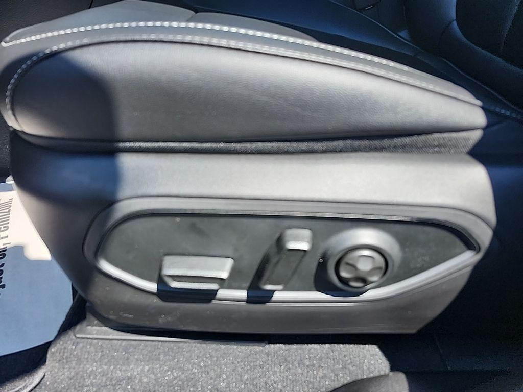 new 2025 Jeep Grand Cherokee car, priced at $42,147