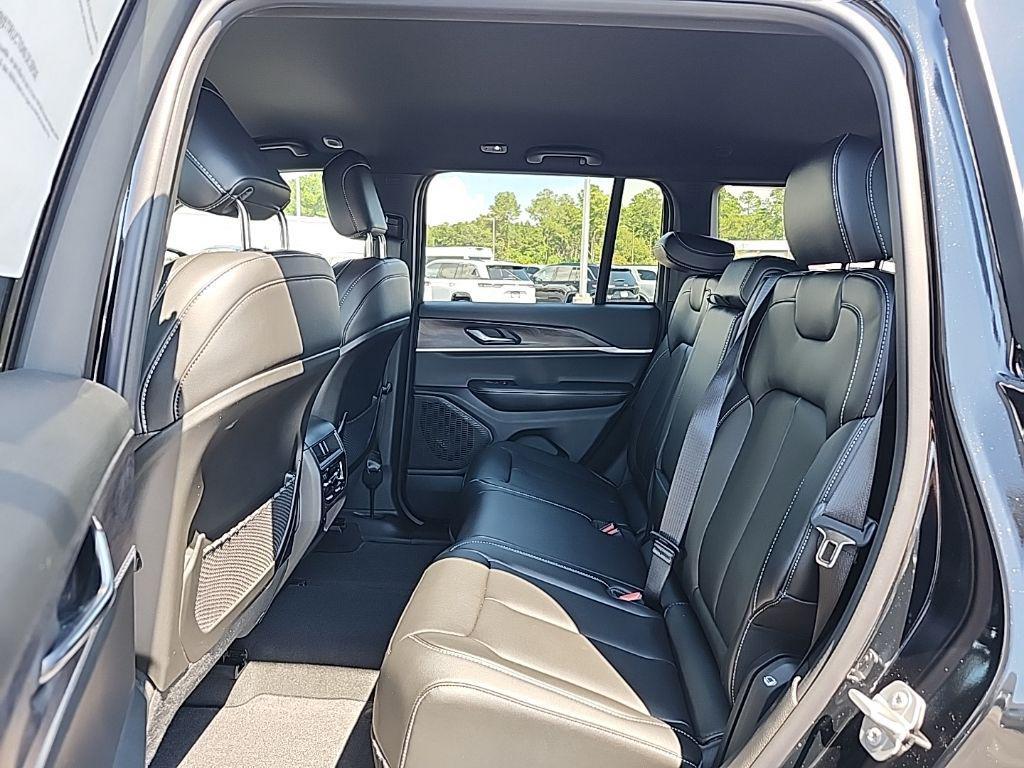new 2025 Jeep Grand Cherokee car, priced at $42,147
