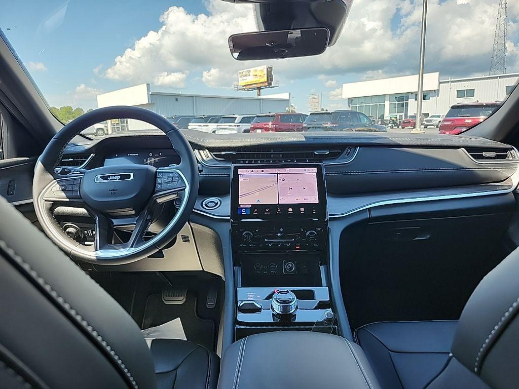 new 2025 Jeep Grand Cherokee car, priced at $42,147