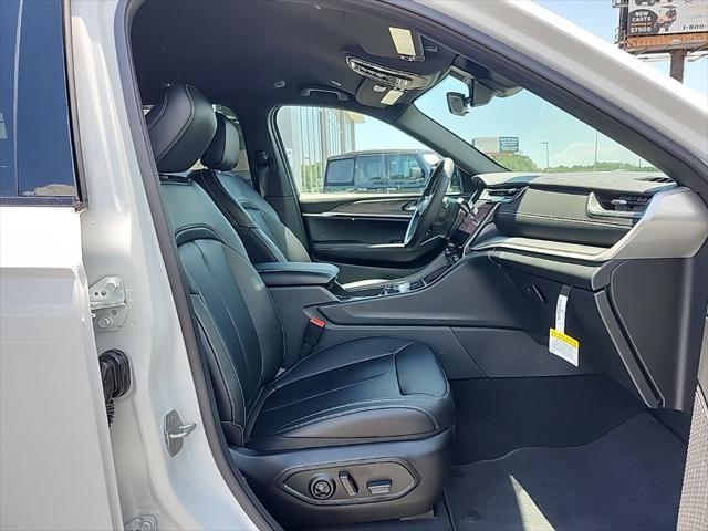 new 2025 Jeep Grand Cherokee car, priced at $45,636