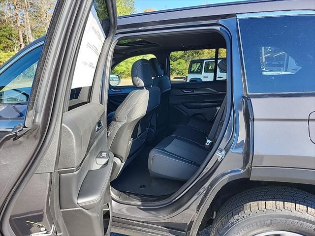 new 2025 Jeep Grand Cherokee car, priced at $40,175