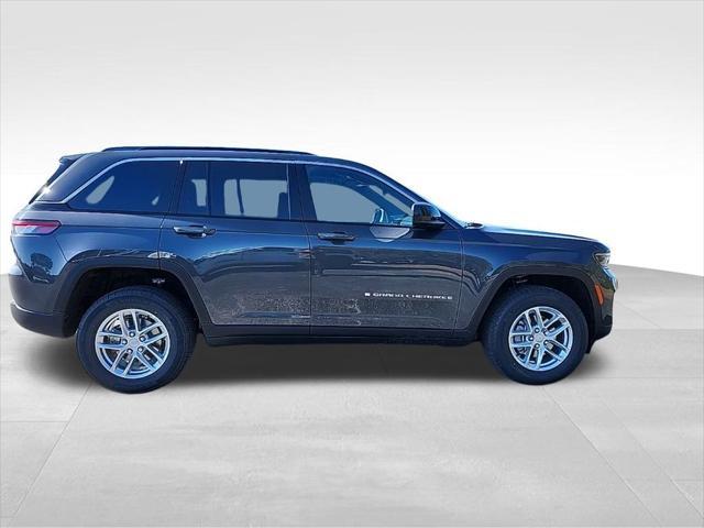 new 2025 Jeep Grand Cherokee car, priced at $40,175