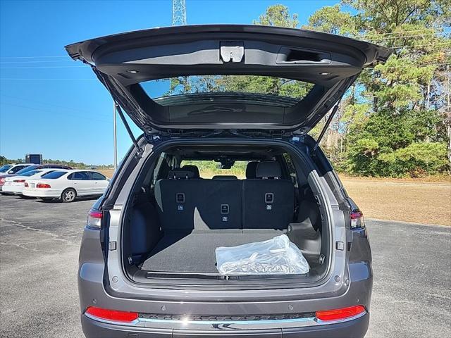 new 2025 Jeep Grand Cherokee car, priced at $40,175