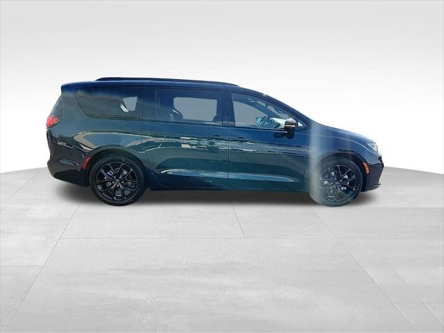 new 2025 Chrysler Pacifica car, priced at $47,500