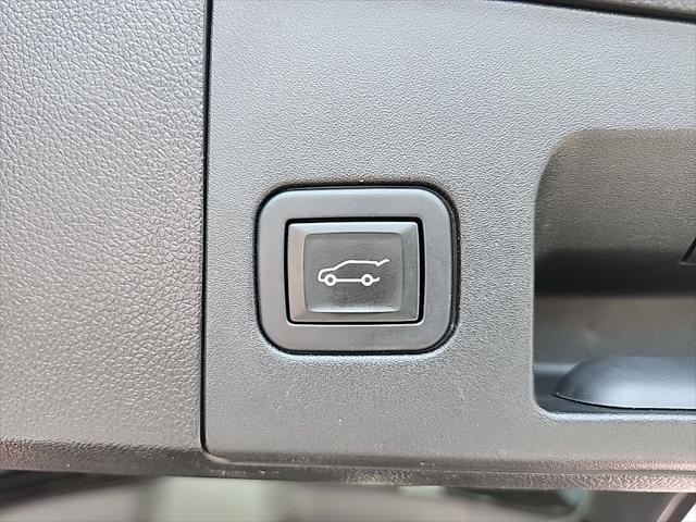 used 2023 Cadillac XT4 car, priced at $24,895