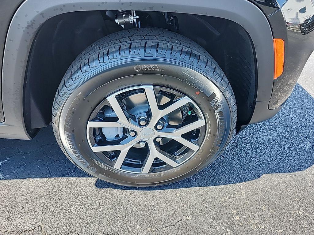 new 2025 Jeep Grand Cherokee car, priced at $46,880