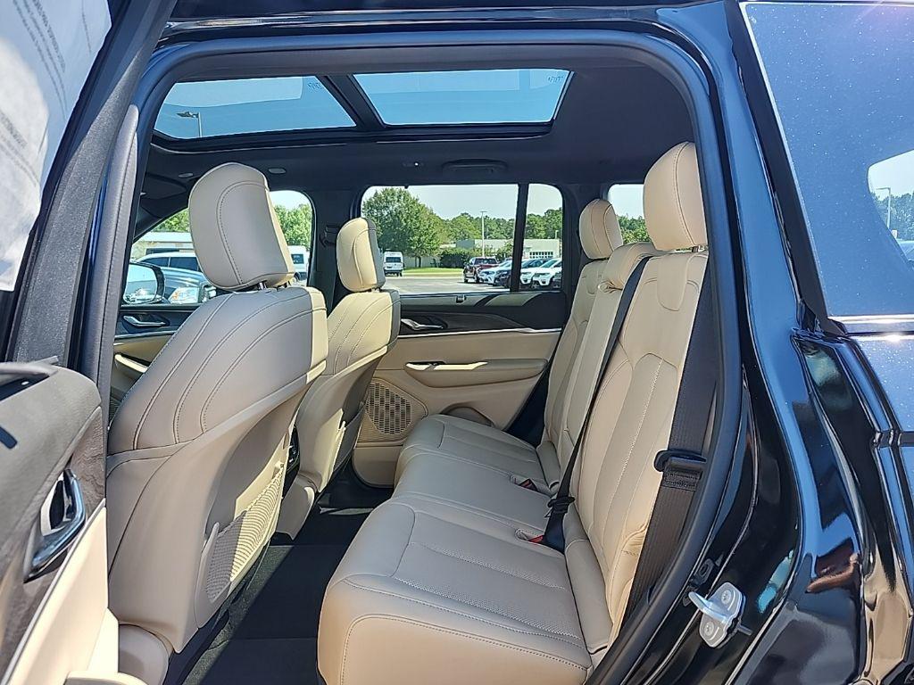new 2025 Jeep Grand Cherokee car, priced at $46,880