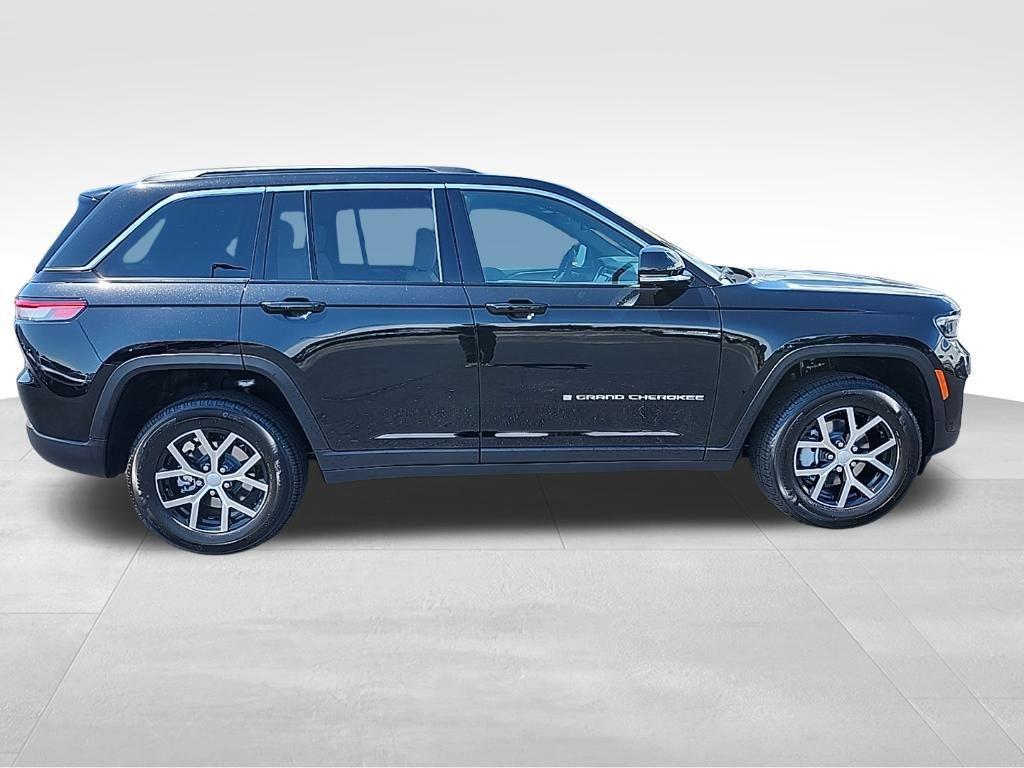 new 2025 Jeep Grand Cherokee car, priced at $46,880
