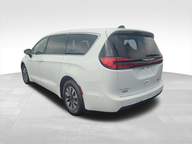 new 2023 Chrysler Pacifica Hybrid car, priced at $45,510