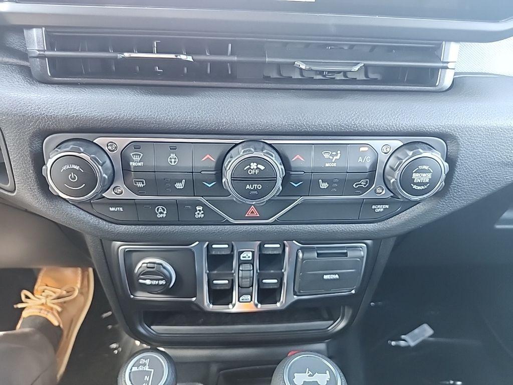 new 2025 Jeep Wrangler car, priced at $47,867