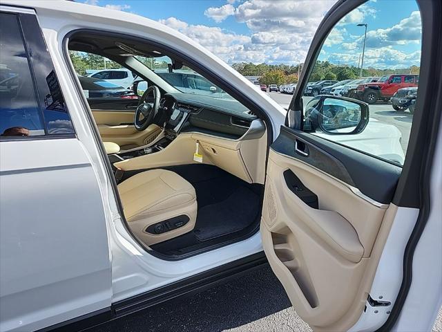 new 2025 Jeep Grand Cherokee car, priced at $47,695