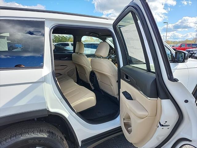 new 2025 Jeep Grand Cherokee car, priced at $47,695