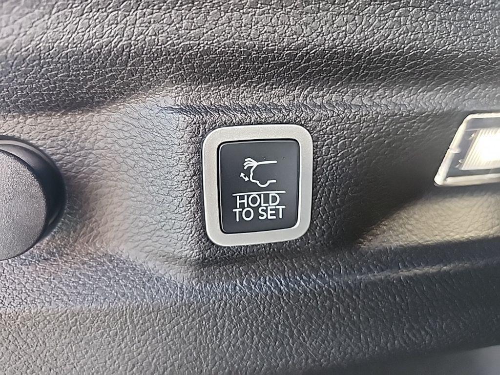 new 2025 Jeep Grand Cherokee car, priced at $46,088