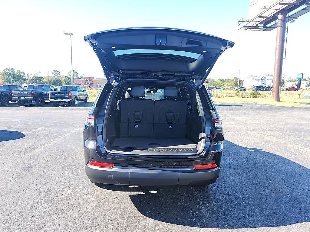 new 2025 Jeep Grand Cherokee car, priced at $46,088