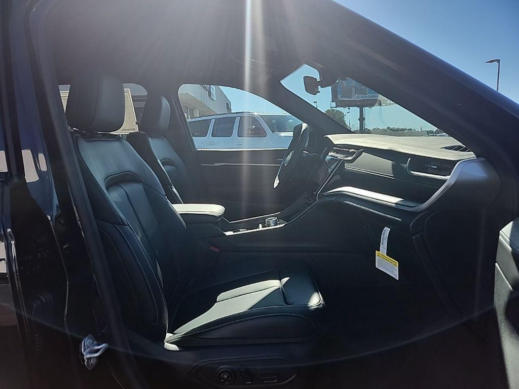 new 2025 Jeep Grand Cherokee car, priced at $46,088