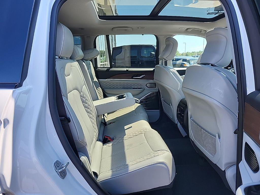 used 2022 Jeep Grand Cherokee car, priced at $38,495