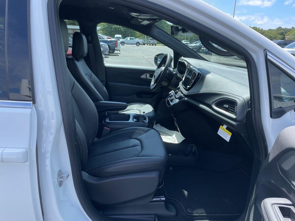 new 2026 Chrysler Pacifica car, priced at $39,777