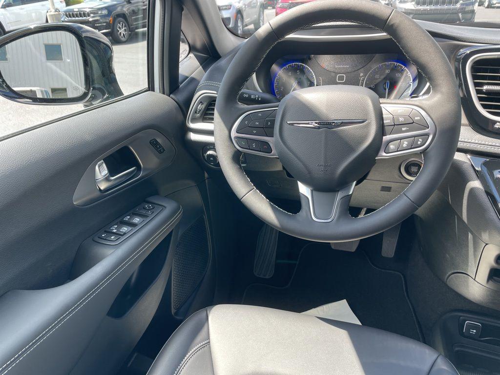 new 2026 Chrysler Pacifica car, priced at $39,777
