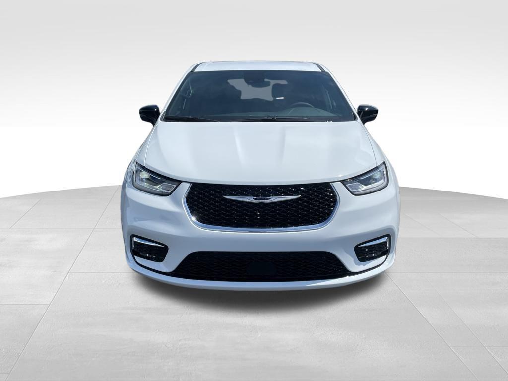 new 2026 Chrysler Pacifica car, priced at $39,777