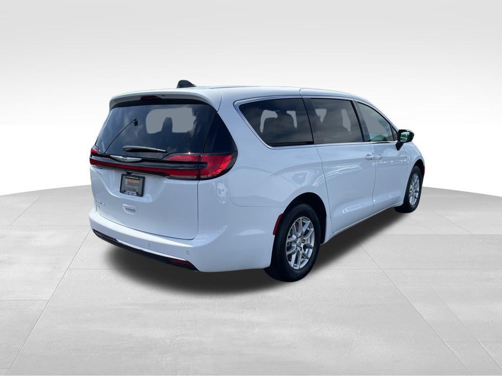 new 2026 Chrysler Pacifica car, priced at $39,777