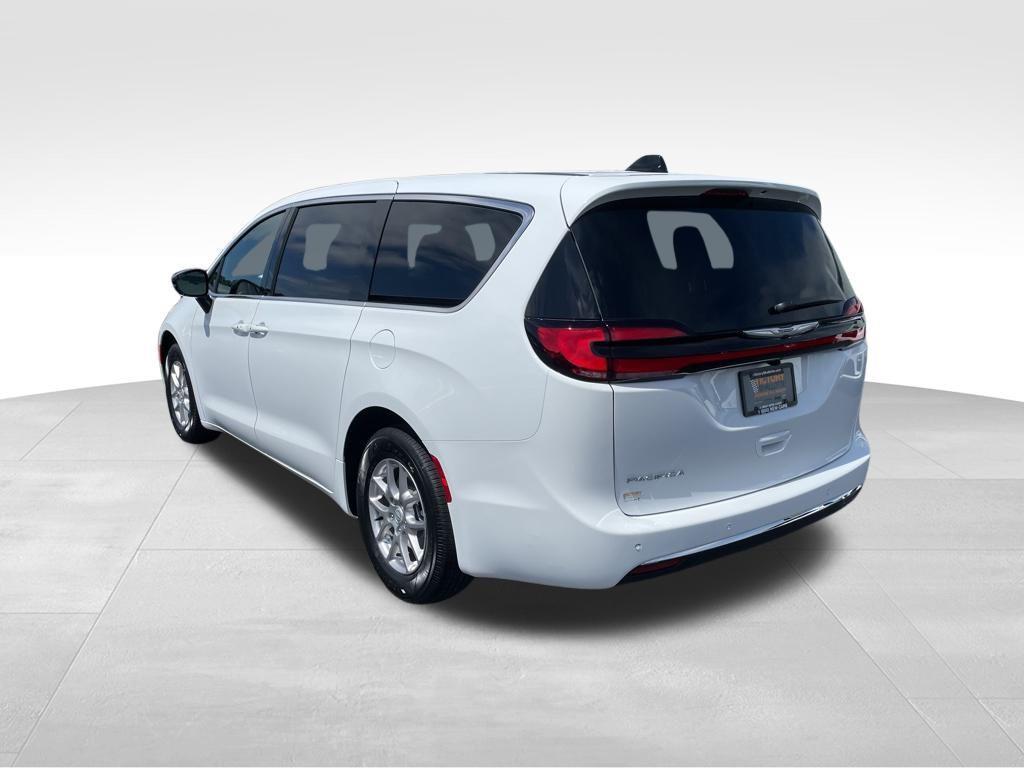 new 2026 Chrysler Pacifica car, priced at $39,777