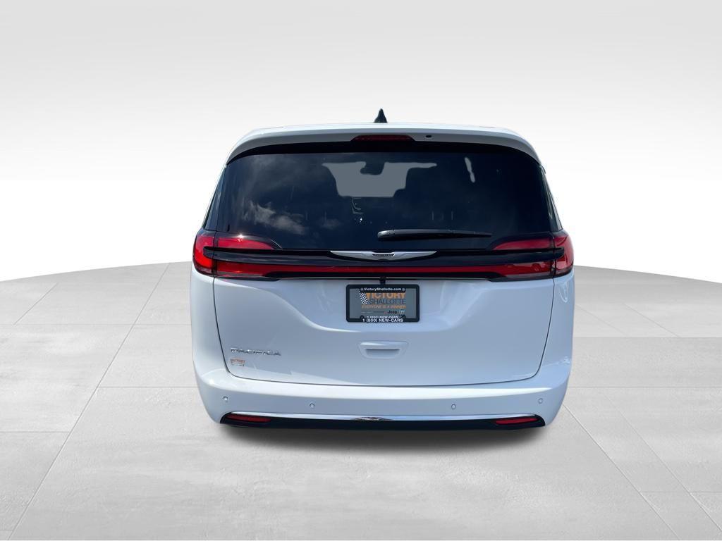 new 2026 Chrysler Pacifica car, priced at $39,777
