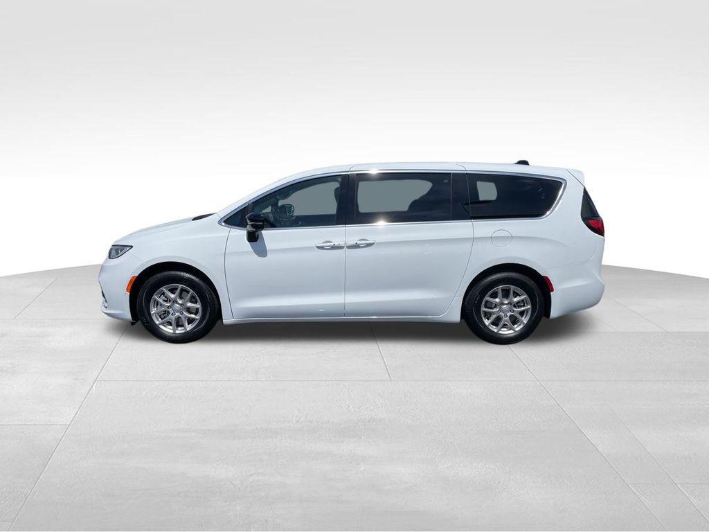 new 2026 Chrysler Pacifica car, priced at $39,777