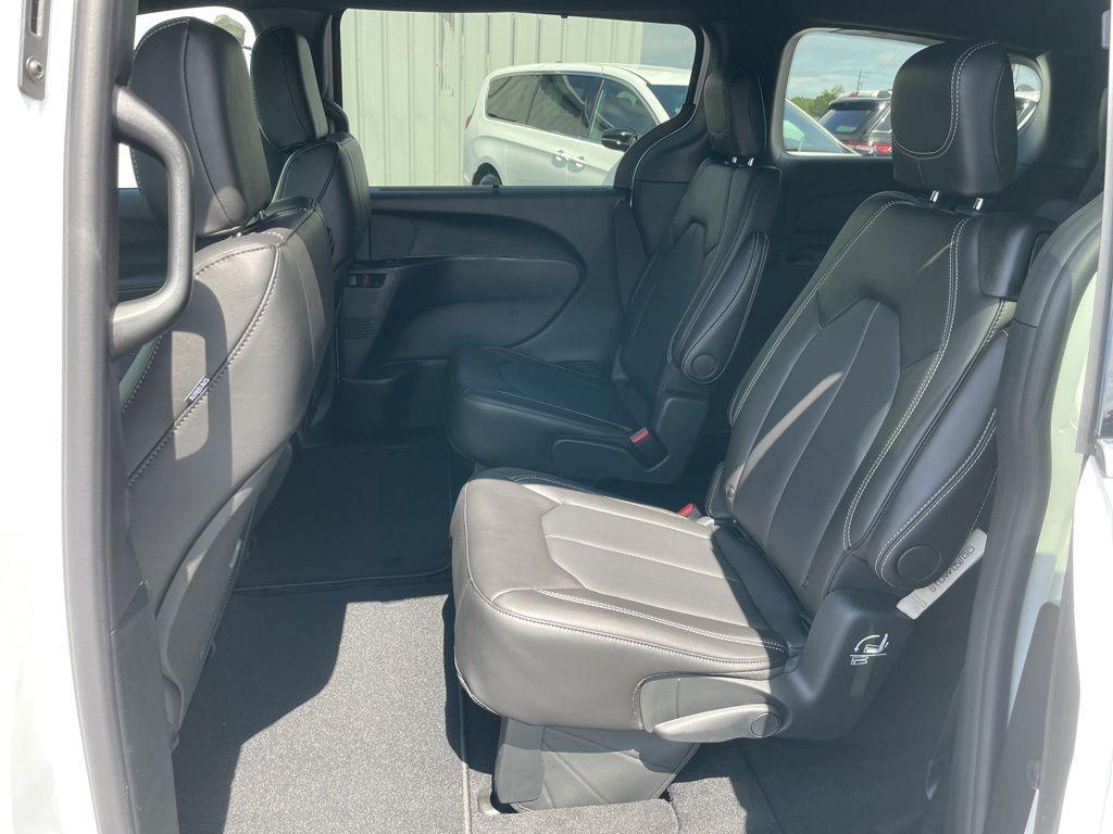 new 2026 Chrysler Pacifica car, priced at $39,777