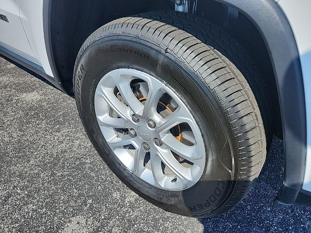 used 2021 Jeep Grand Cherokee car, priced at $21,995