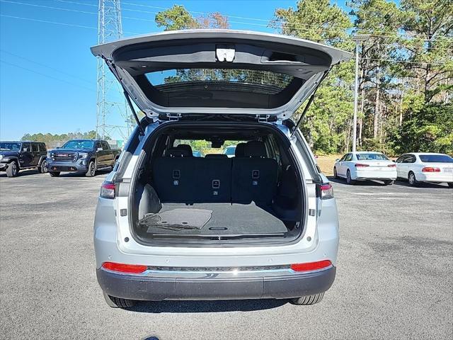 new 2025 Jeep Grand Cherokee car, priced at $40,175