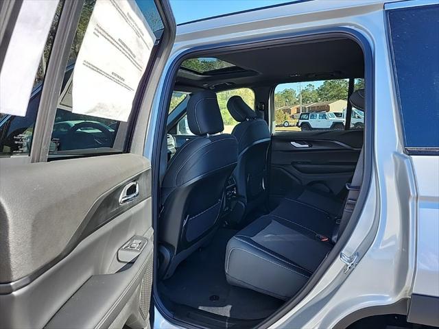 new 2025 Jeep Grand Cherokee car, priced at $40,175