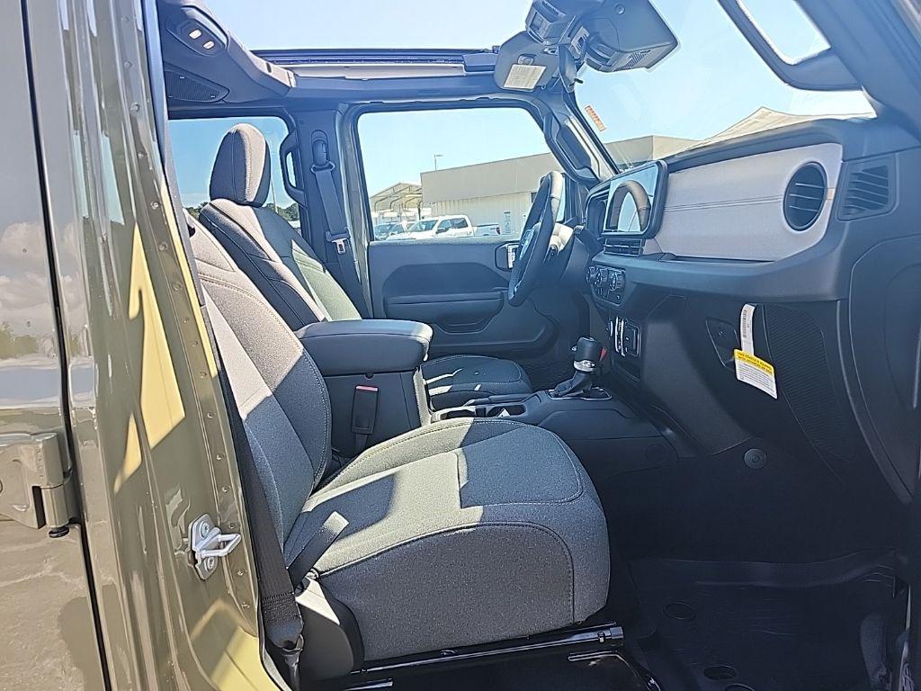 new 2025 Jeep Wrangler car, priced at $47,920