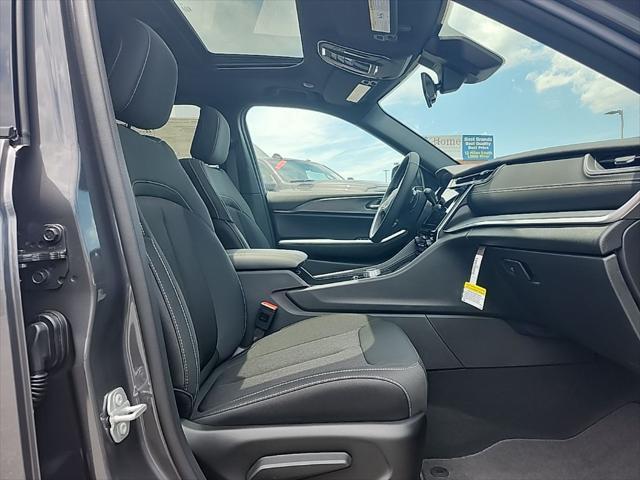 new 2025 Jeep Grand Cherokee car, priced at $38,702