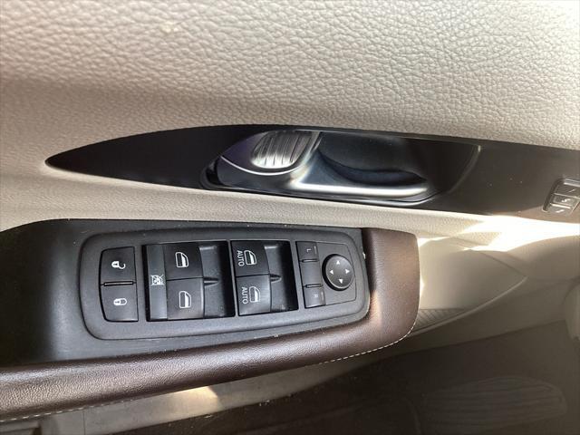 used 2021 Chrysler Pacifica Hybrid car, priced at $20,900