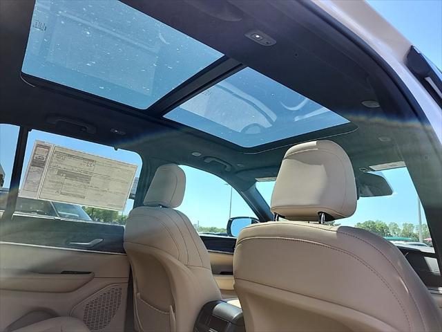 new 2025 Jeep Grand Cherokee car, priced at $48,095